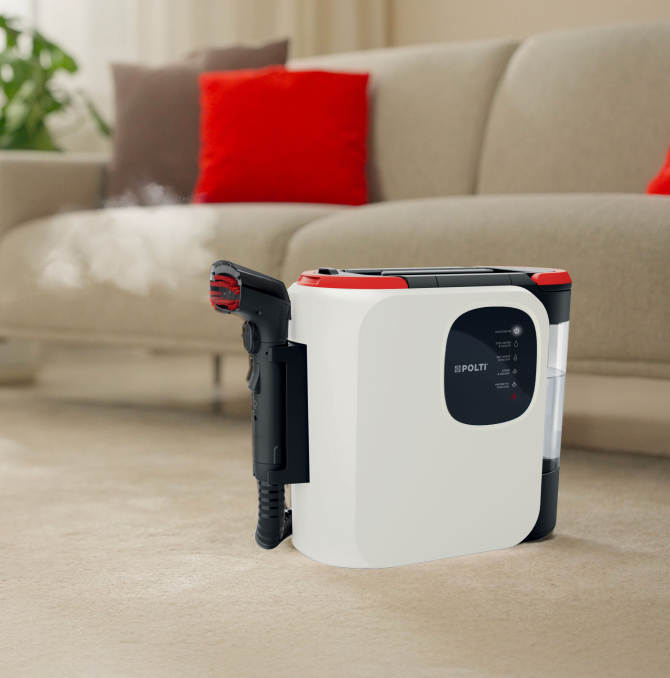 Polti StainOver vicino ad un divano