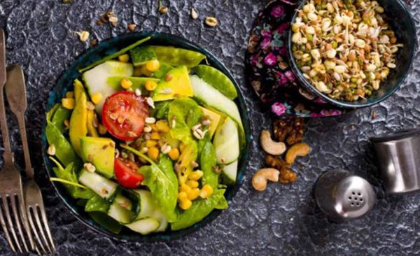 Saladas de verão fáceis e frescas para cuidares de ti sem complicações