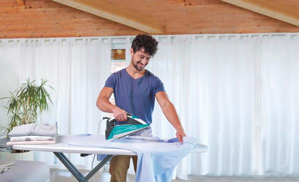 Pulizie, bucato e stiro: gli uomini italiani fanno goal!