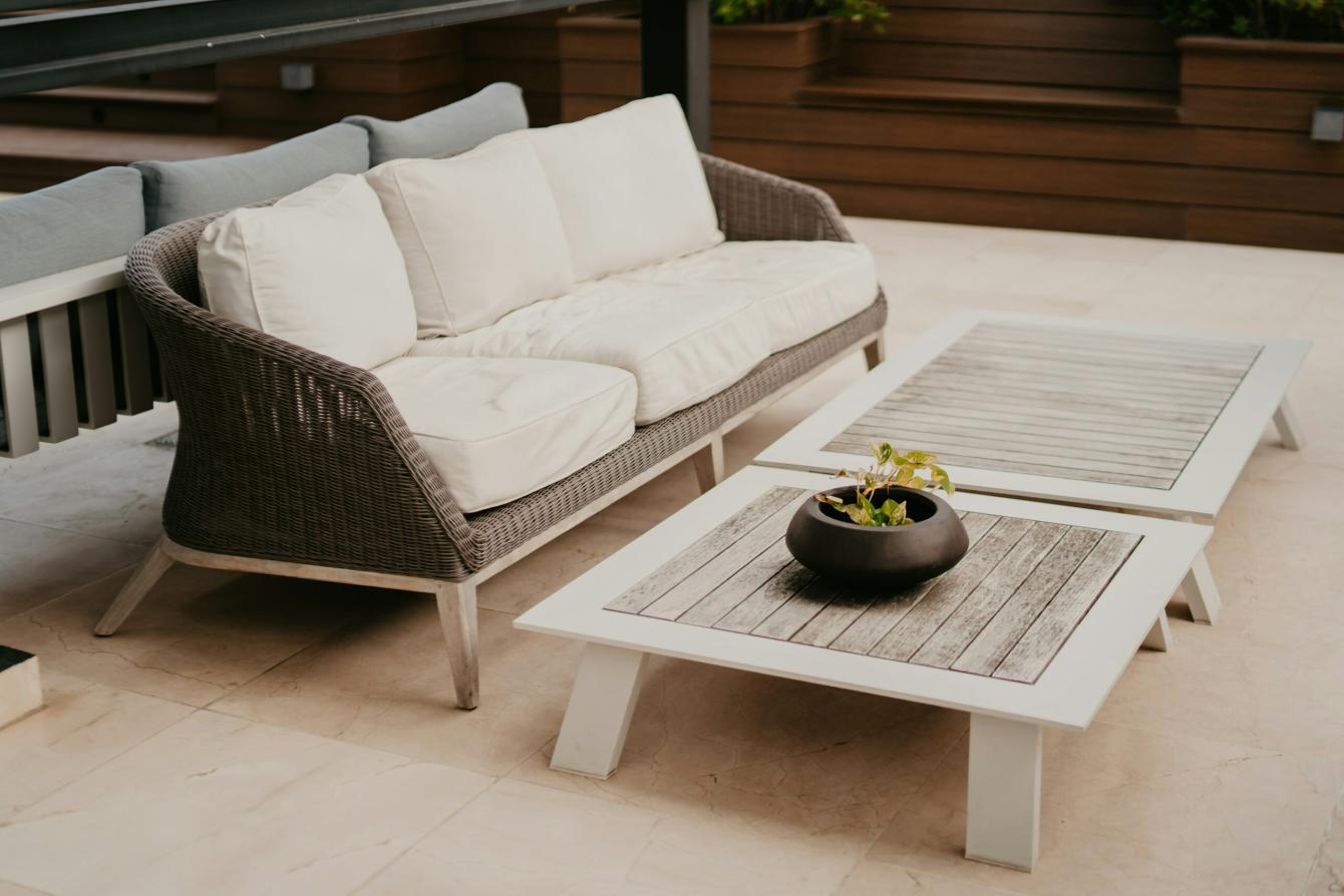 ¿Cómo limpiar muebles de exterior con vapor?