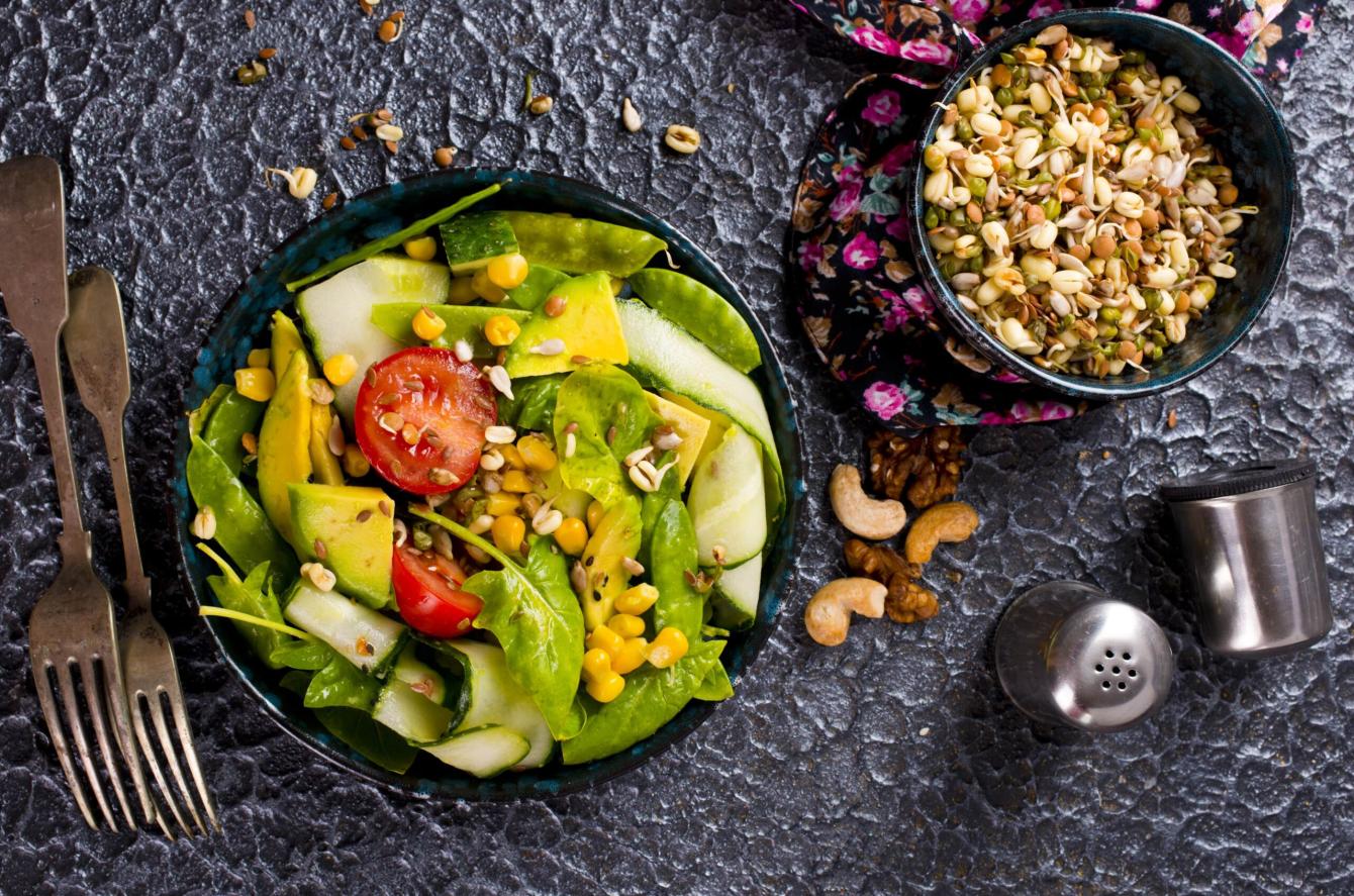 Ensaladas de verano fáciles y frescas para cuidarte sin complicaciones
