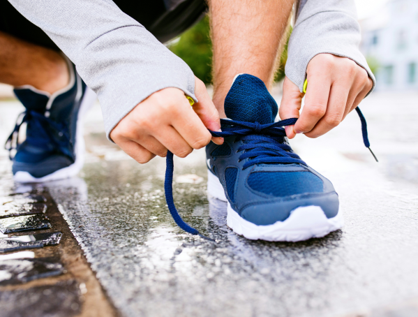 Cómo limpiar zapatillas y zapatos con vapor sin dañarlos