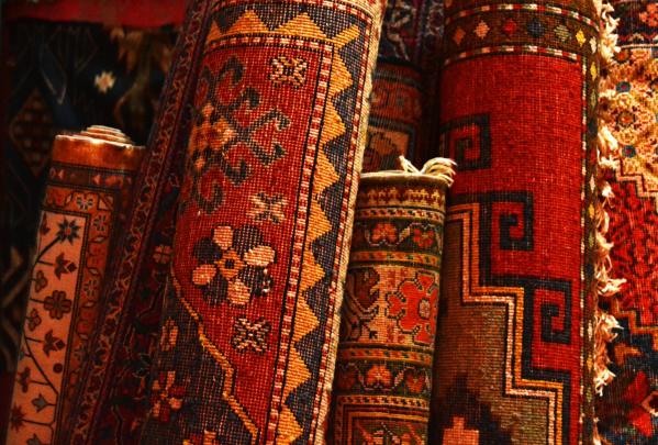Cómo guardar alfombras en verano: guía completa