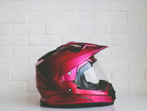 Cómo limpiar cascos de moto y bicicleta con vapor