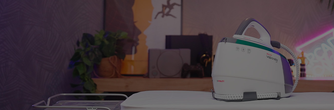 L'immagine mostra Polti Vaporella Next su un asse da stiro
